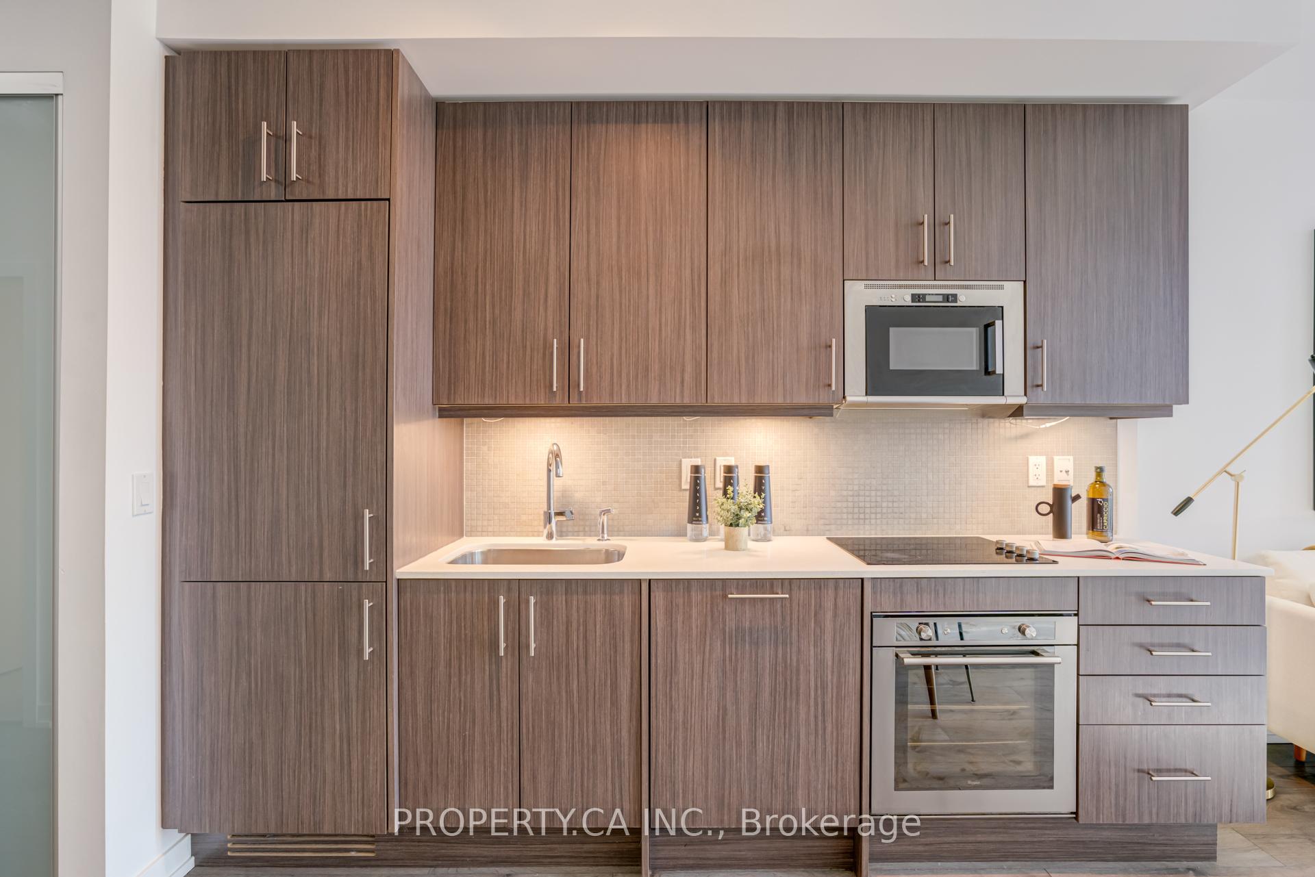 2 Bedrooms Condo at 297 College, Toronto For sale