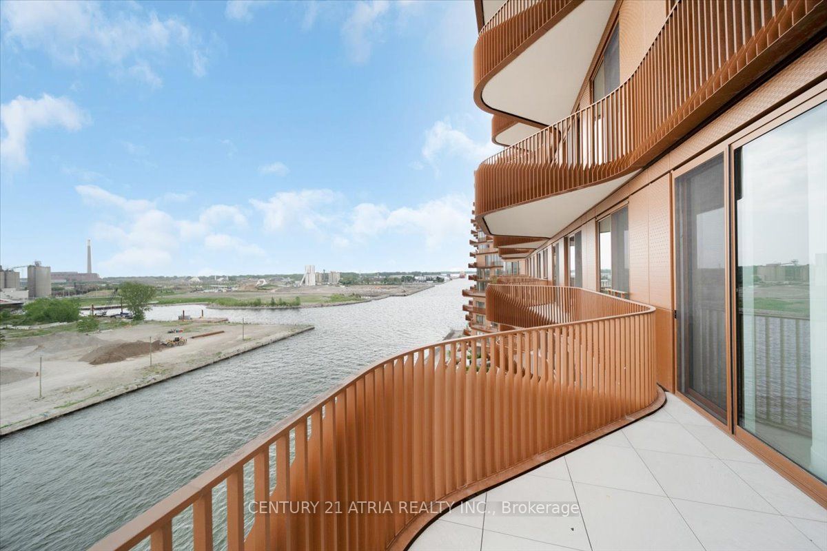 155 Merchants' Wharf, #831
