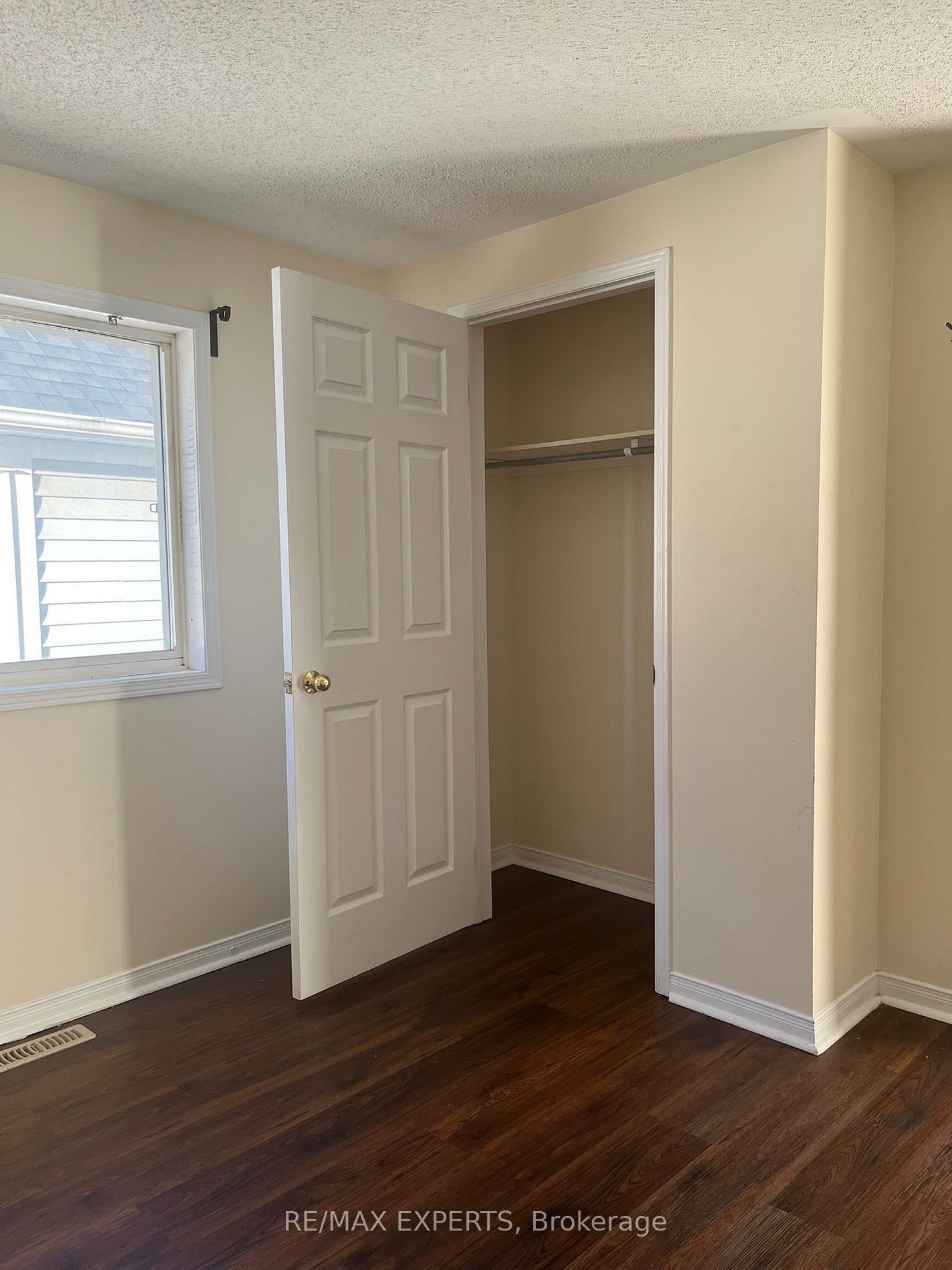 546 Aldershot Drive