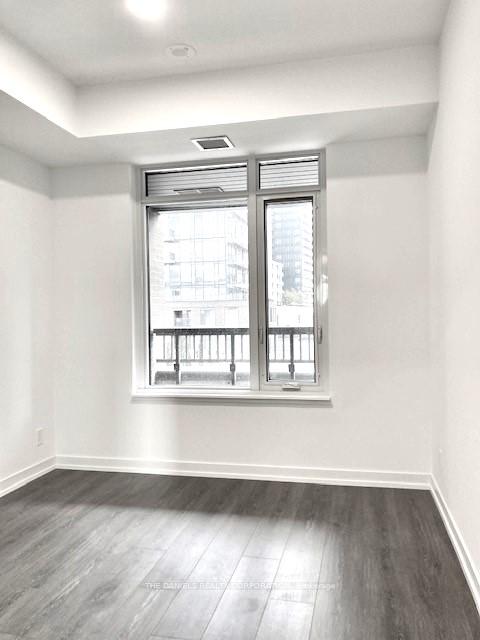 2 Bedrooms Condo at 8 Beverley Glen,  Vaughan For sale