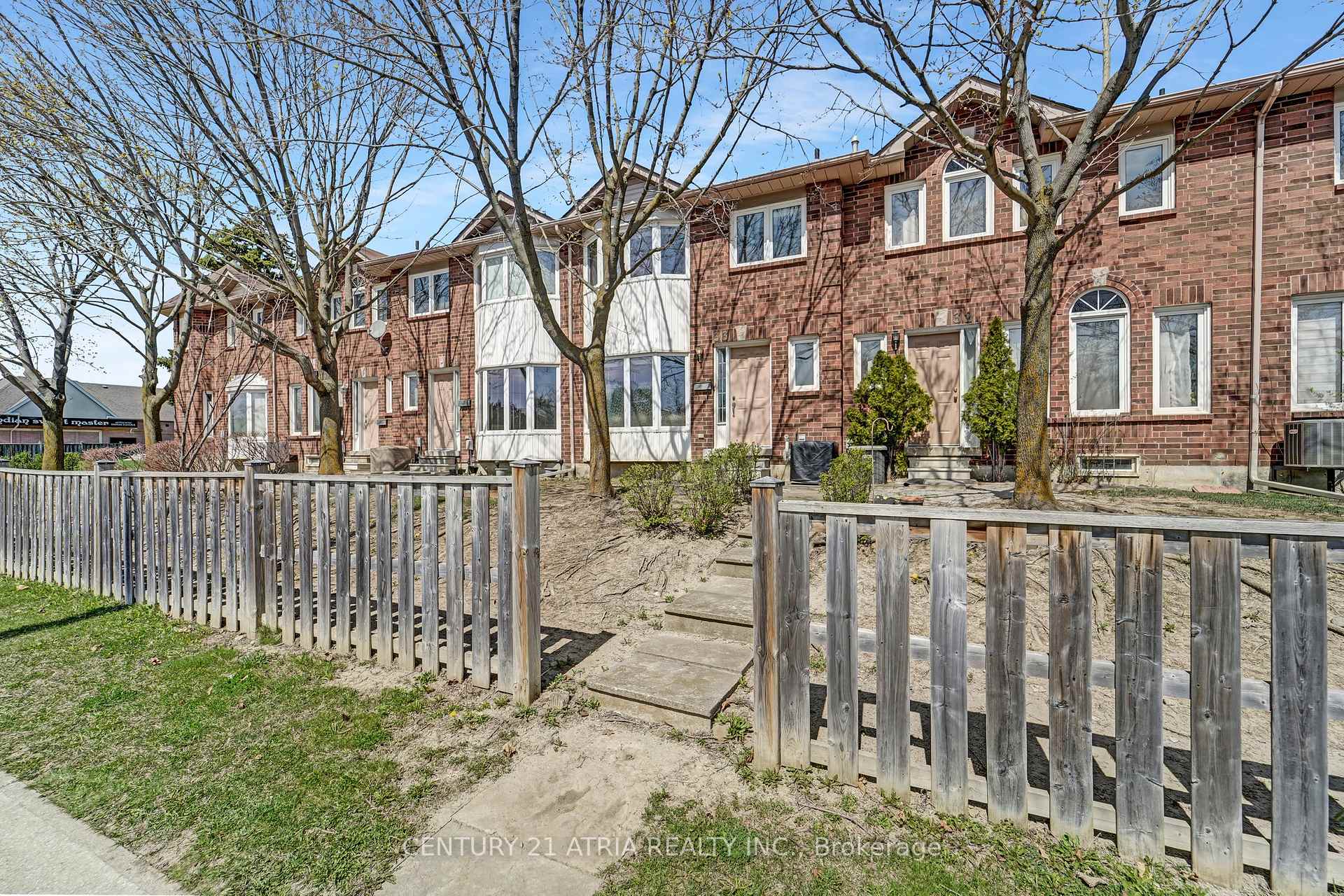 3 Bedrooms Condo at 1485 Torrington,  Mississauga For sale