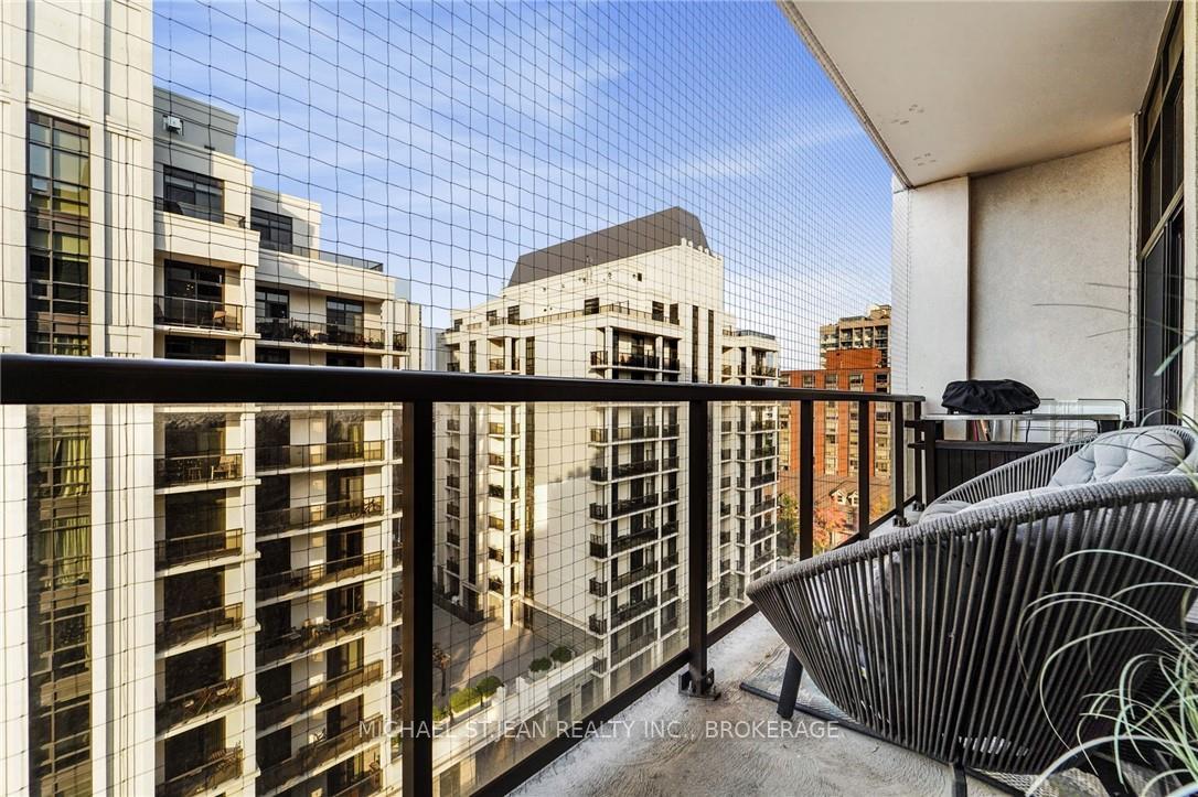 2 Bedrooms Condo at 90 Charlton,  Hamilton For sale