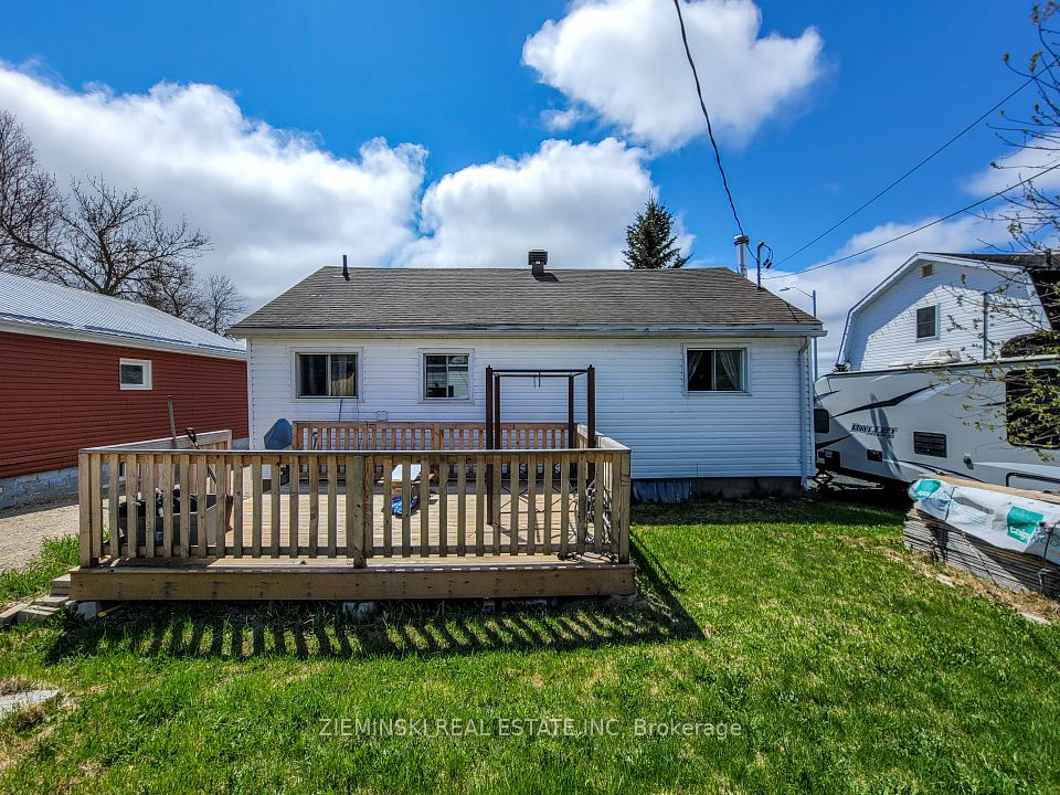 610 Montrock Street, Iroquois Falls, ON P0K 1E0