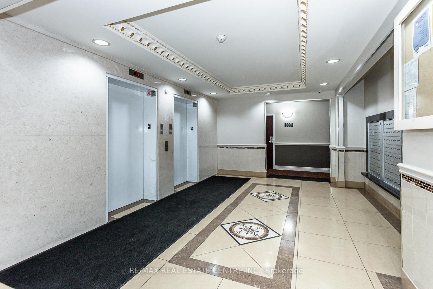 3 Bedrooms Condo at 7405 Goreway, Mississauga For sale
