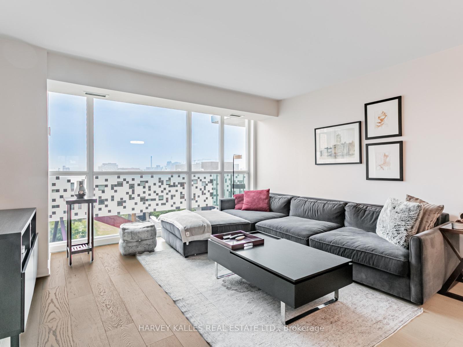 3 Bedrooms Condo at 96 St Patrick, Toronto For sale