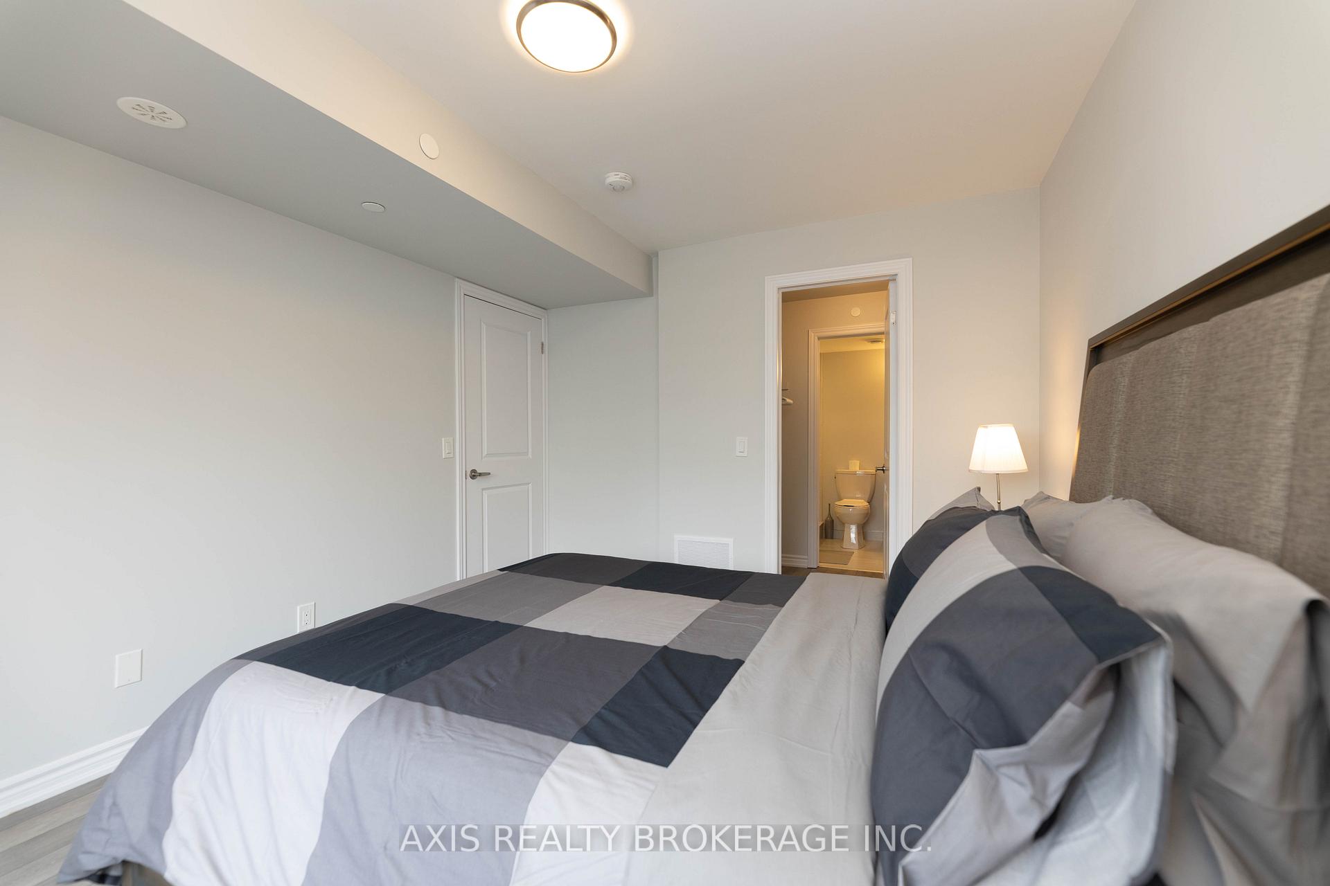 2 Bedrooms Condo at 349 Wheat Boom, Oakville For sale