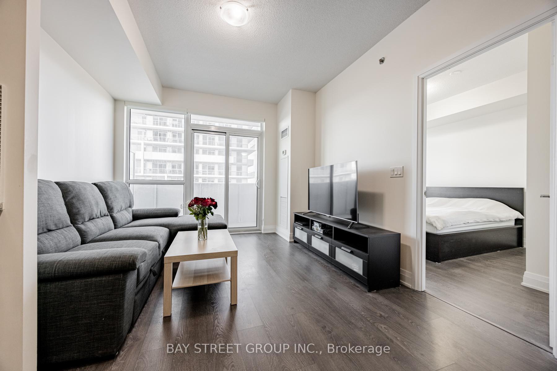 2 Bedrooms Condo at 55 Speers, Oakville For sale