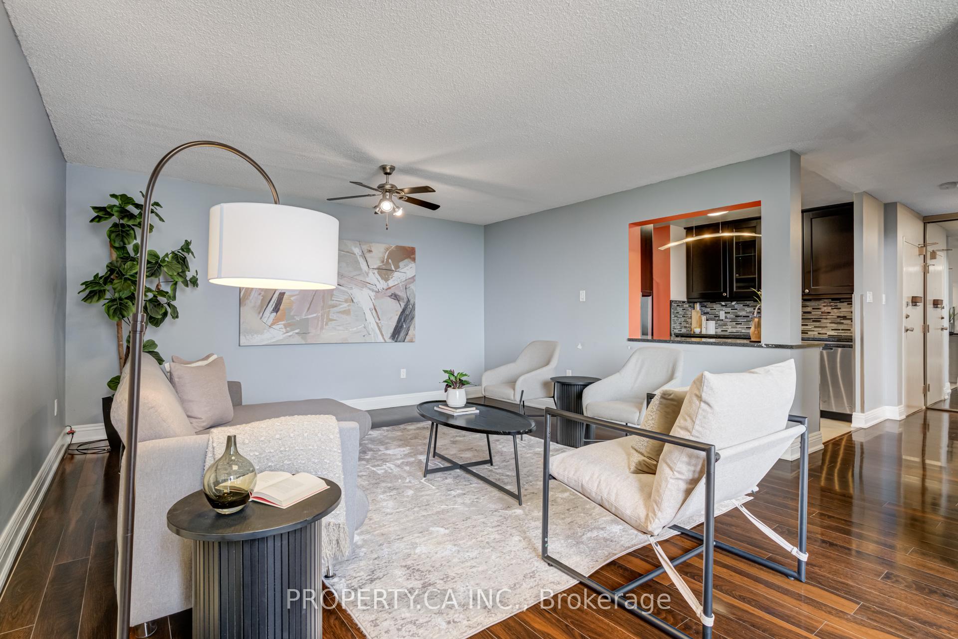 3 Bedrooms Condo at 1515 Lakeshore, Mississauga For sale