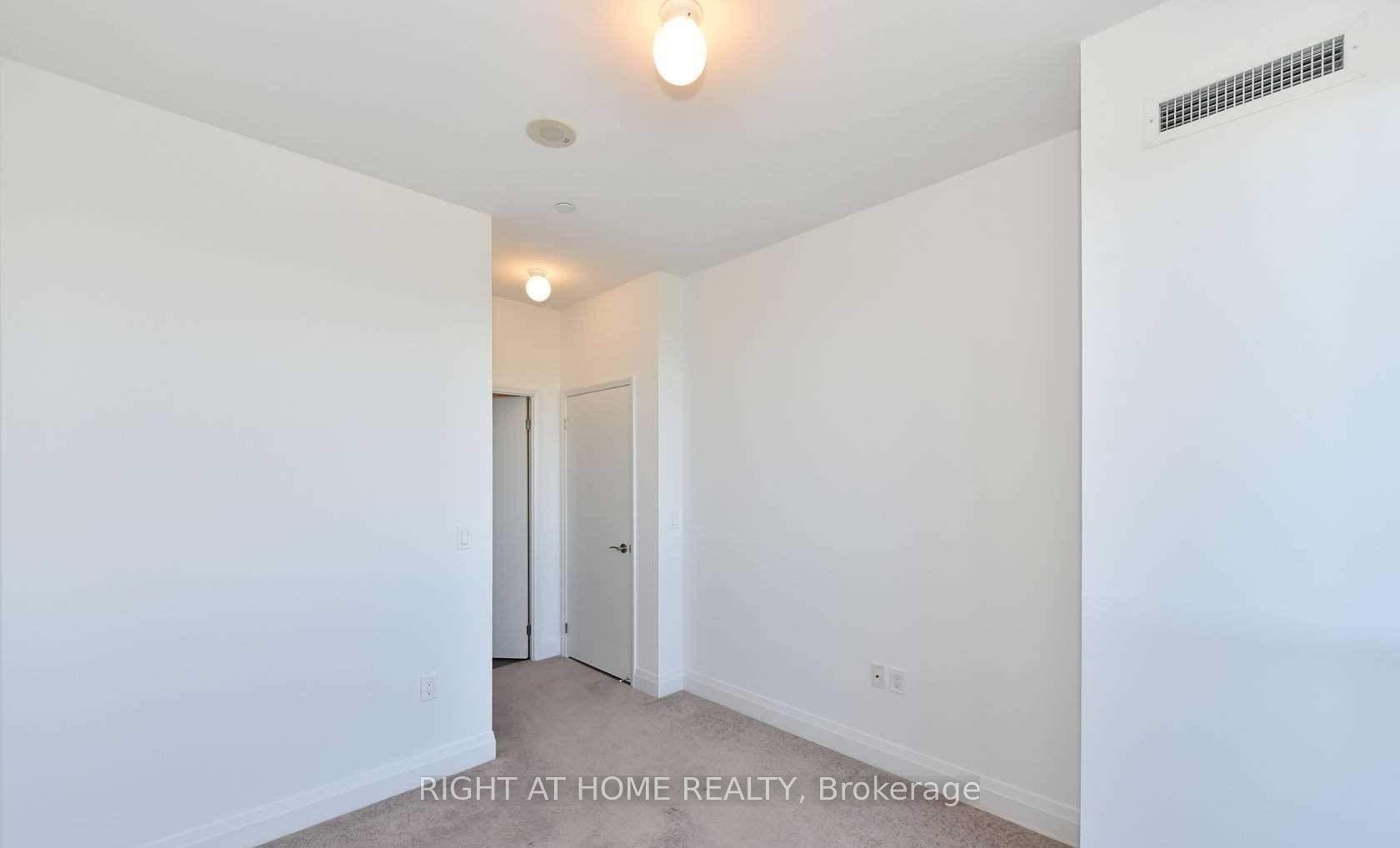 2 Bedrooms Condo at 9 Valhalla Inn, Toronto For sale