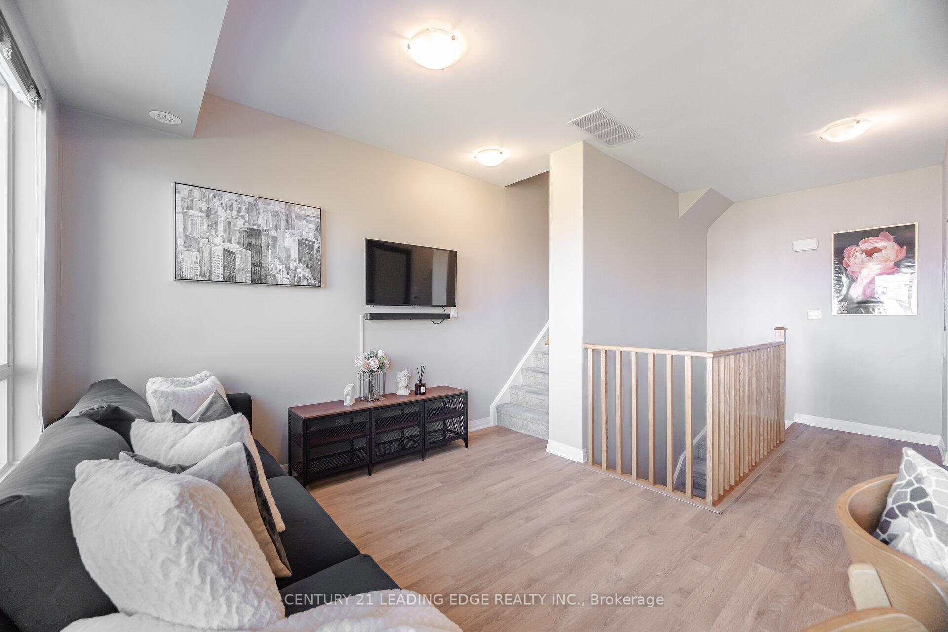 2 Bedrooms Condo at 650 Atwater, Mississauga For sale
