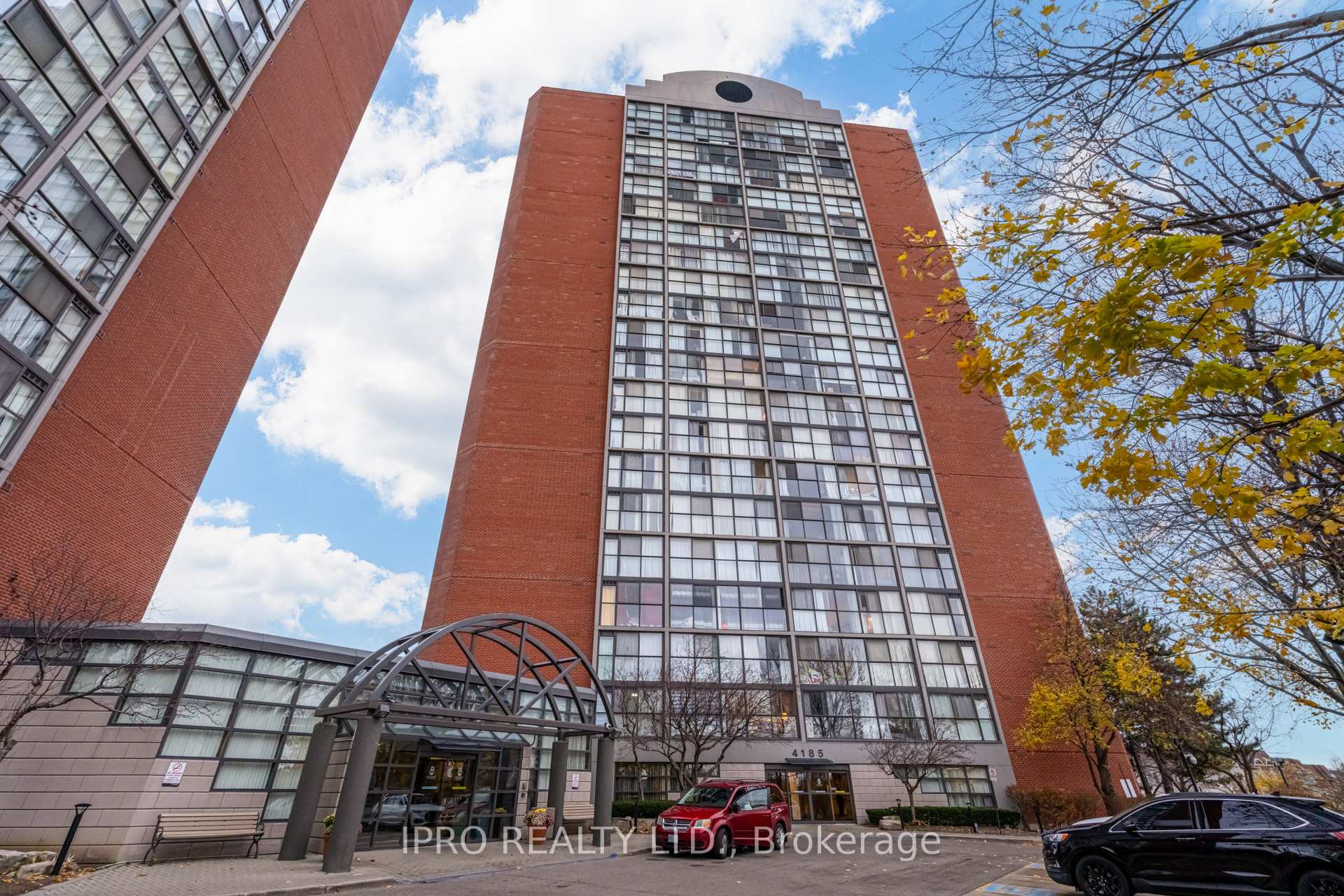 3 Bedrooms Condo at 4185 Shipp, Mississauga For sale