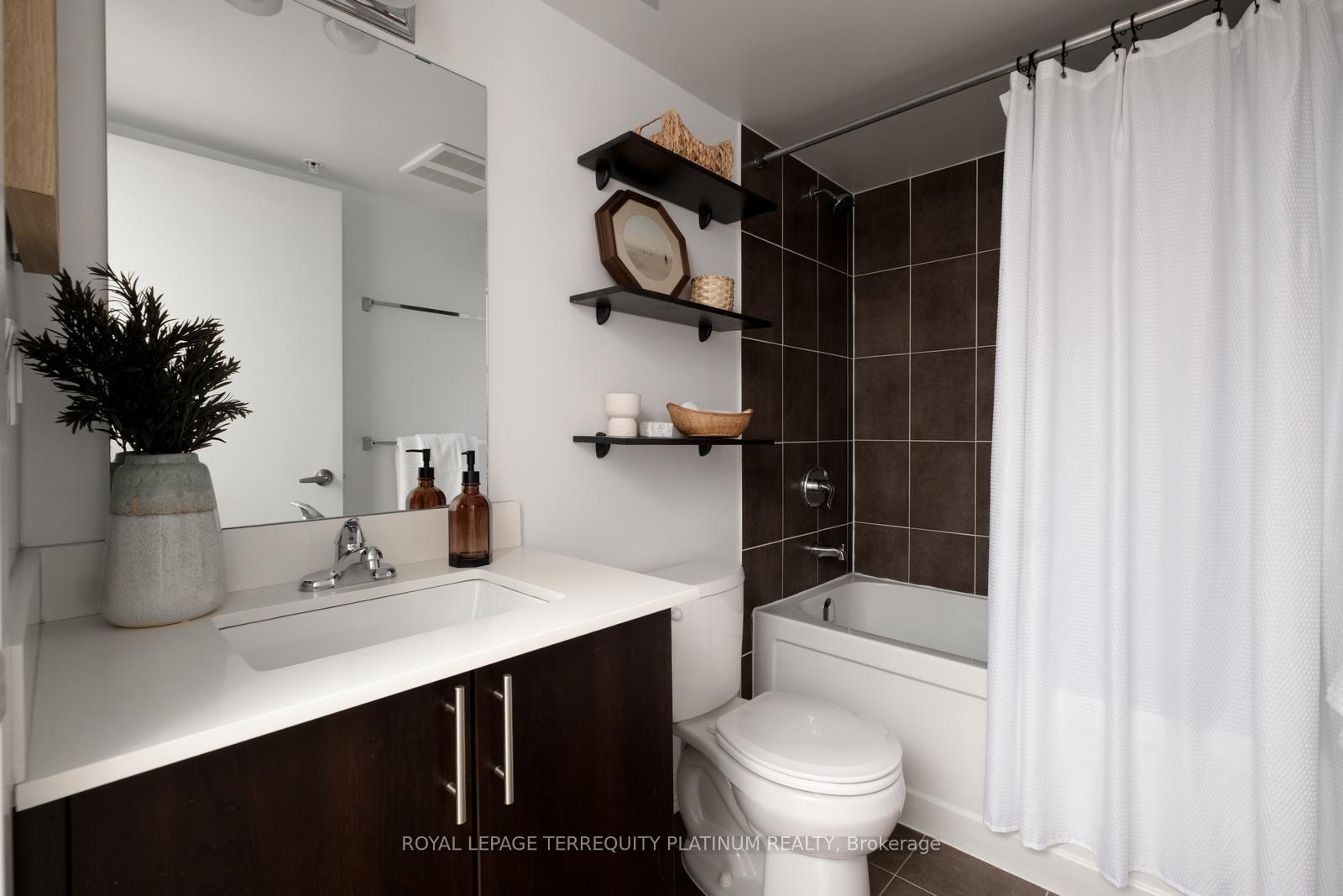 2 Bedrooms Condo at 1420 Dupont, Toronto For sale