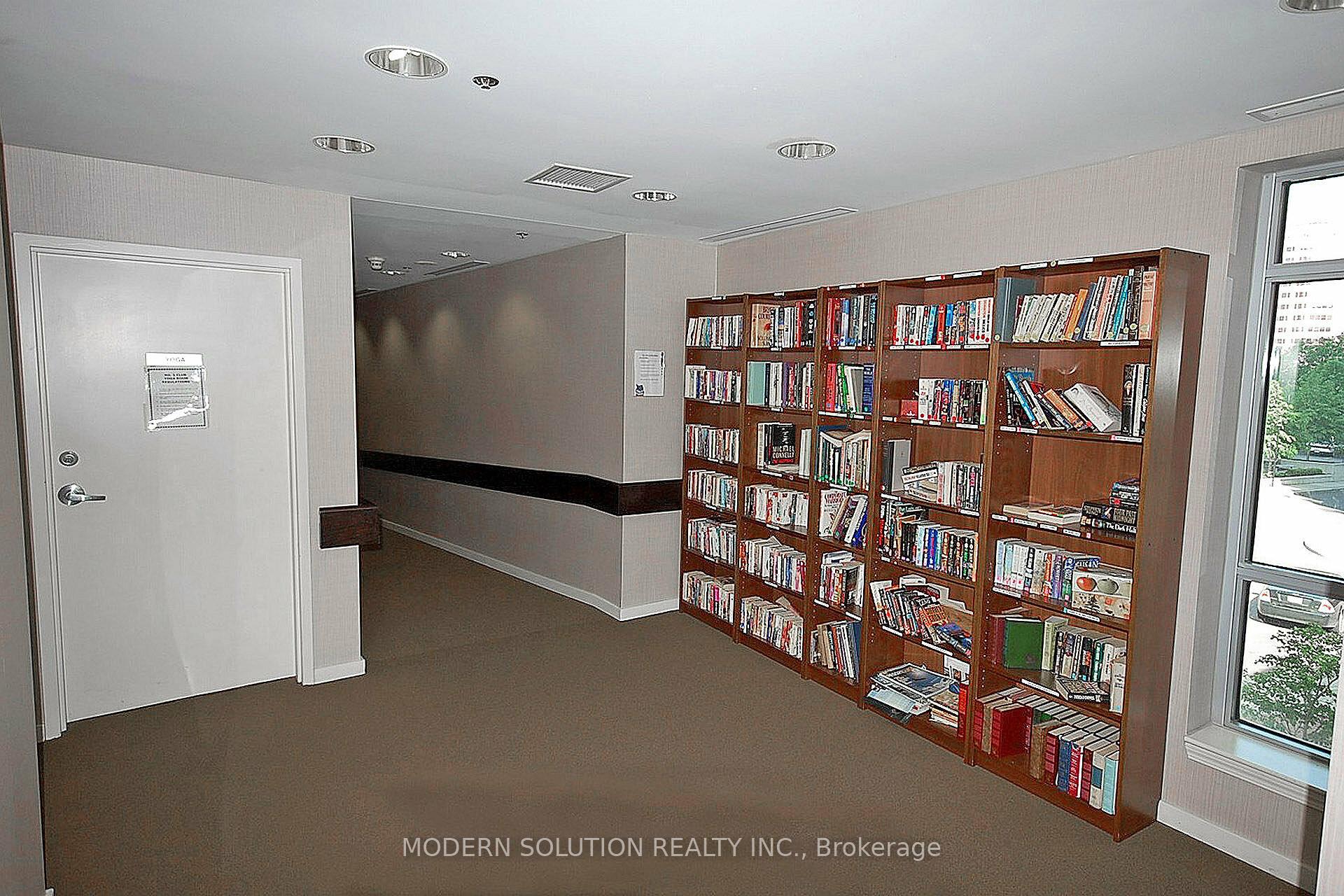 2 Bedrooms Condo at 1 Elm, Mississauga For sale