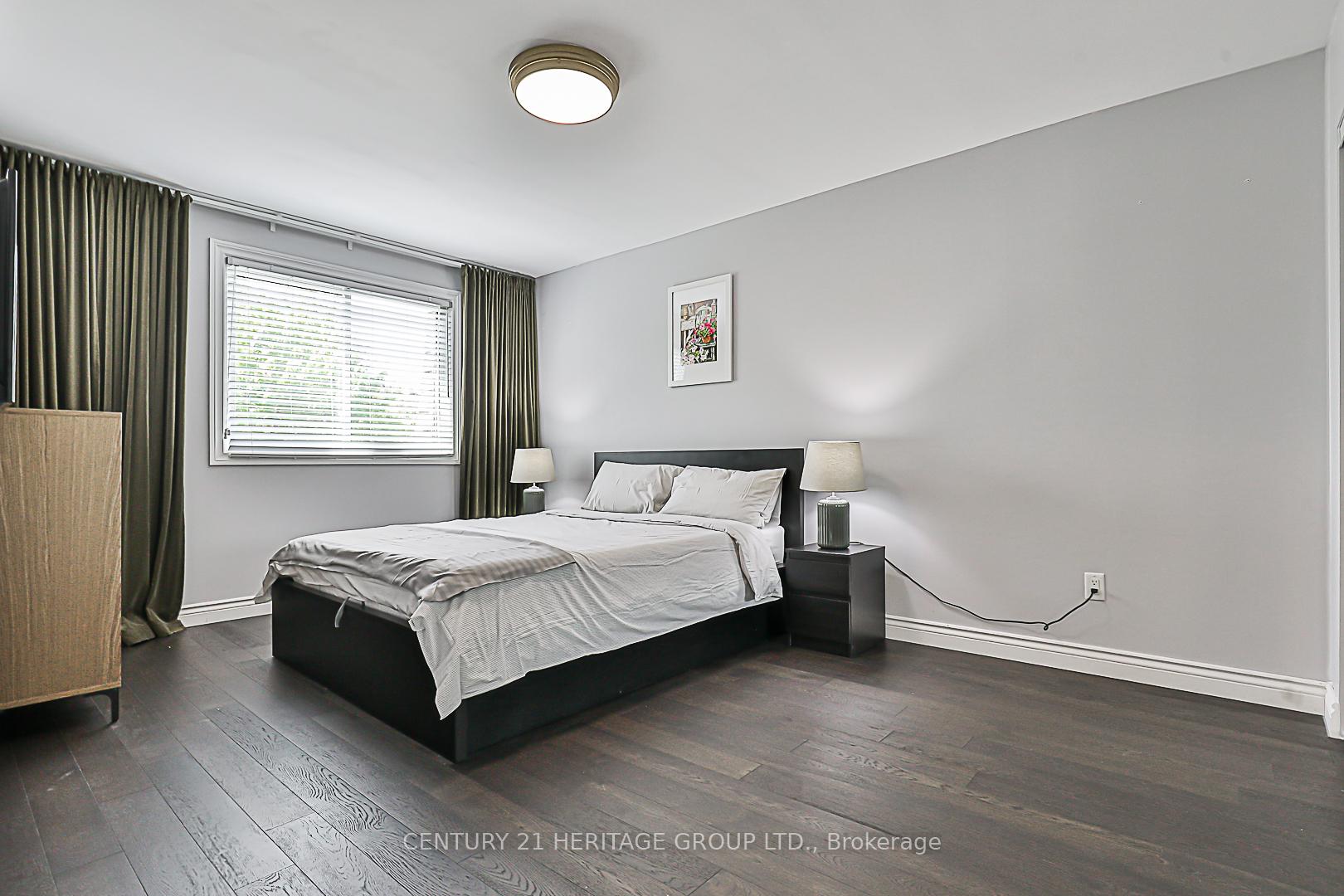 3 Bedrooms Condo at 4 Vale Carse,  Toronto For sale