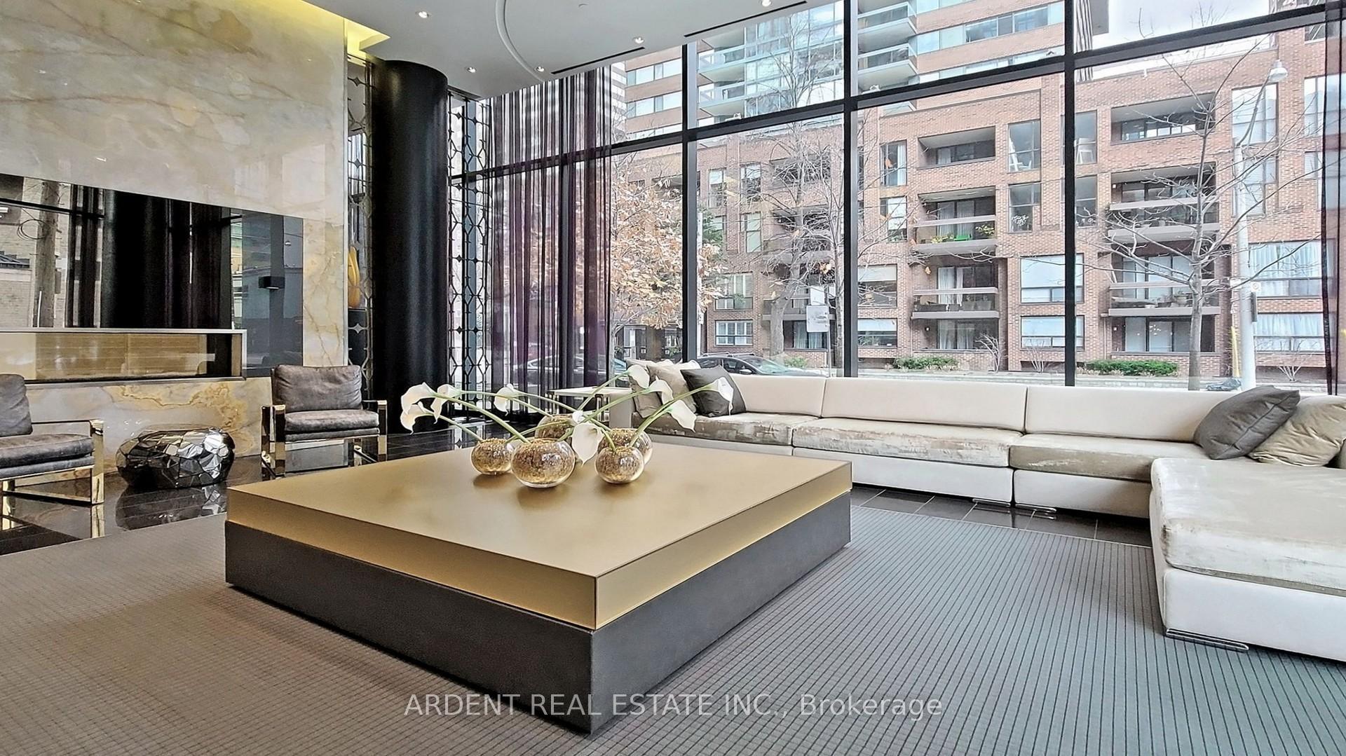 3 Bedrooms Condo at 32 Davenport,  Toronto For sale