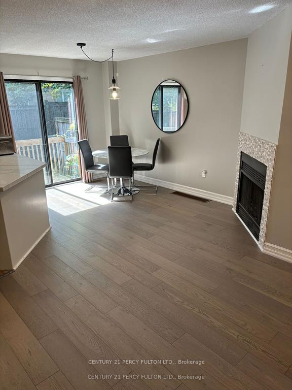 3 Bedrooms Condo at 3100 Fifth, Mississauga For sale