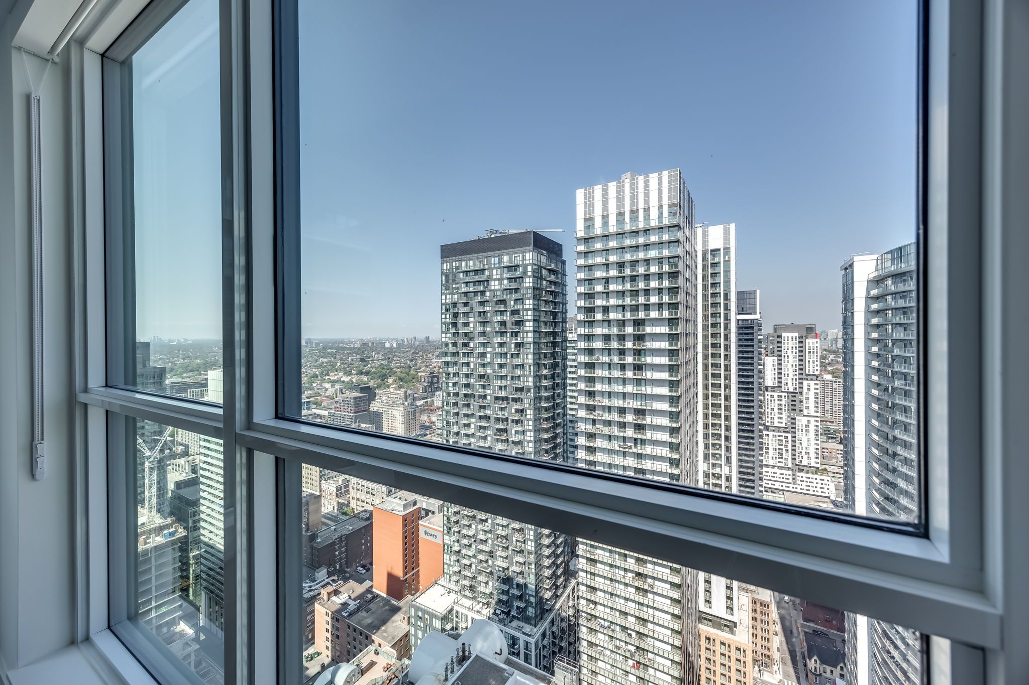 327 King Street W 4205