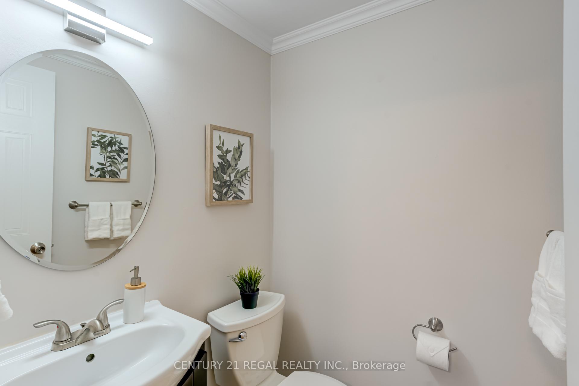 3 Bedrooms Condo at 45 Bristol, Mississauga For sale