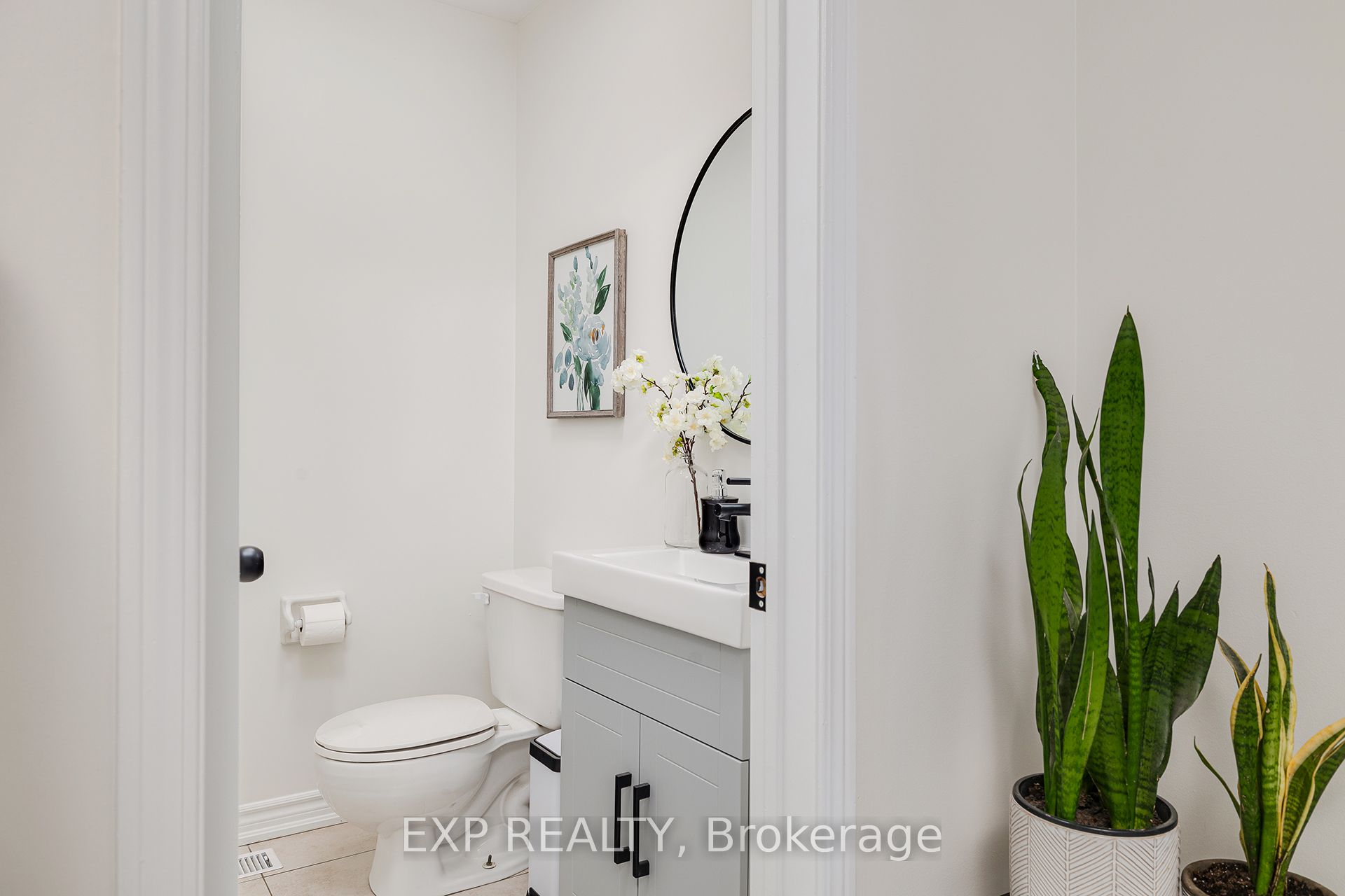 172 Queen Street W