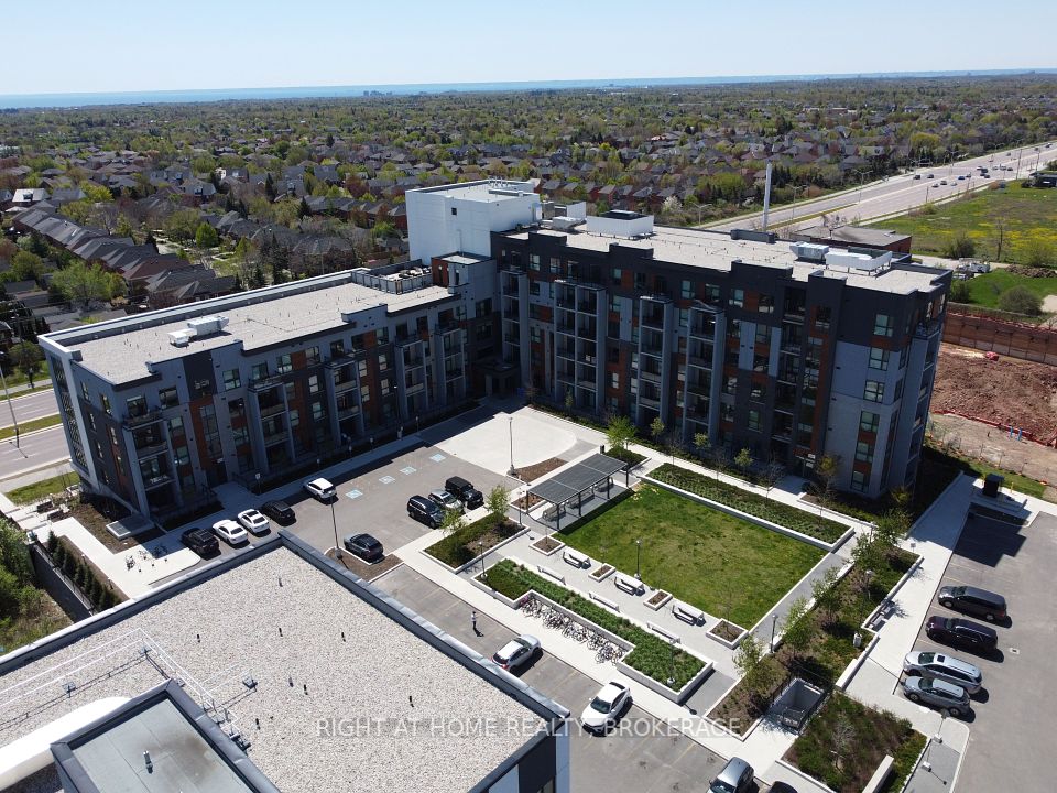 95 Dundas