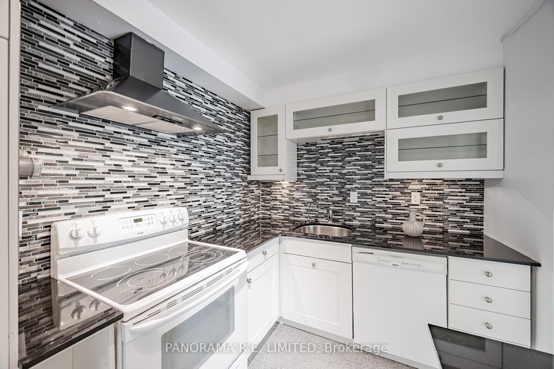4 Bedrooms Condo at 15 La Rose, Toronto For sale