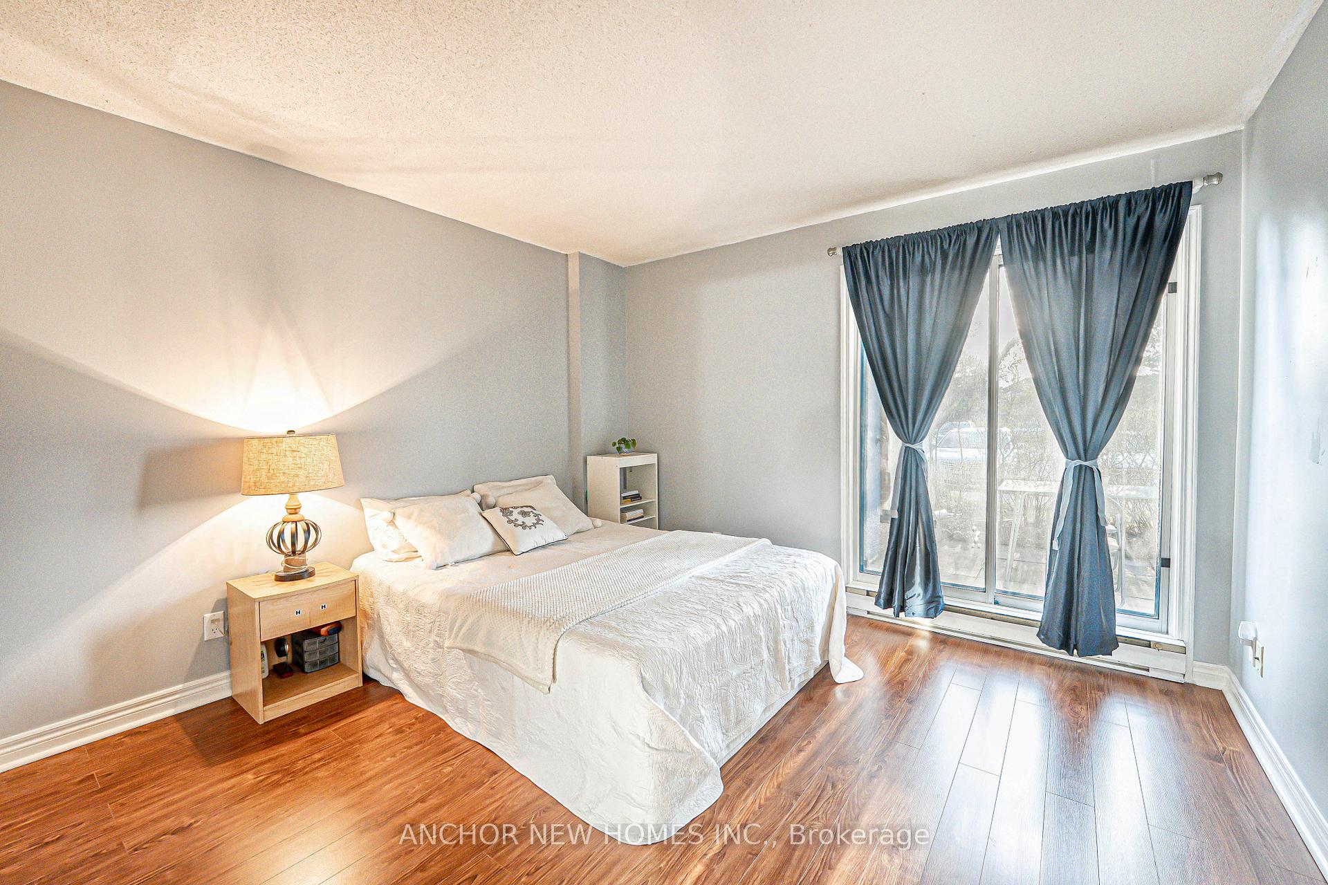 2 Bedrooms Condo at 65 Trailwood,  Mississauga For sale