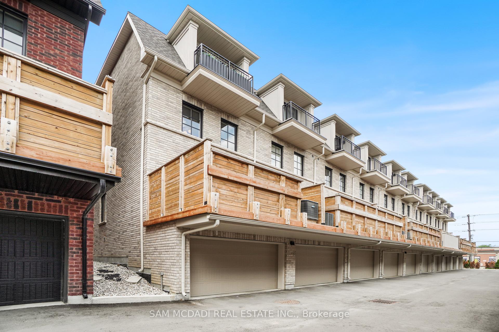 3 Bedrooms Condo at 10 Lunar, Mississauga For sale