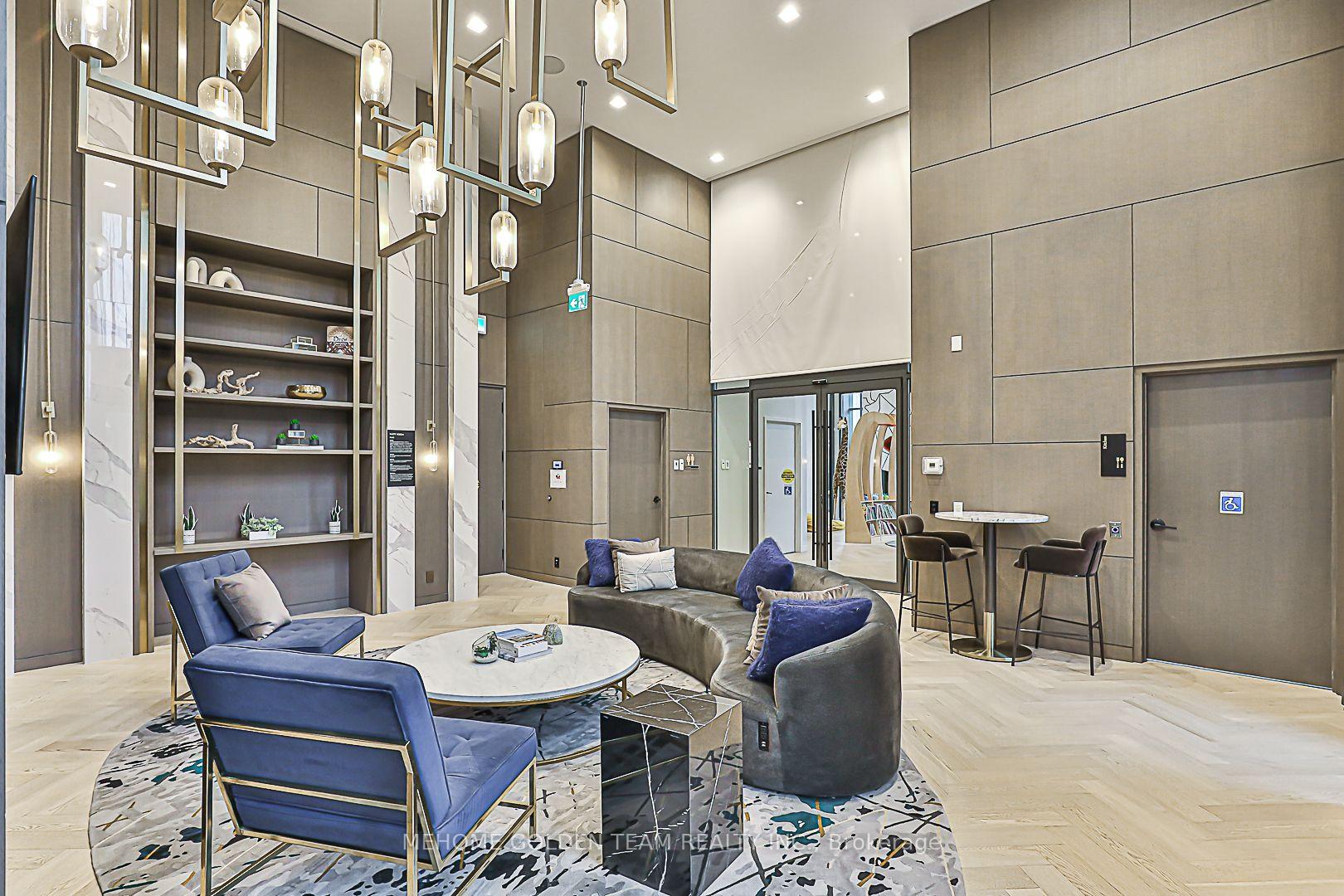 3 Bedrooms Condo at 15 Holmes, Toronto For sale