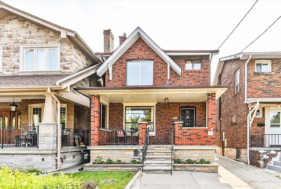 790 Coxwell