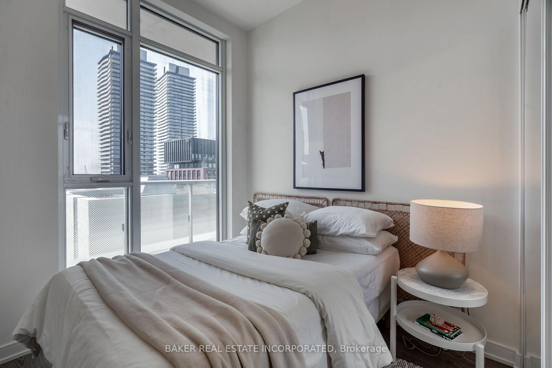 3 Bedrooms Condo at 425 Front, Toronto For sale