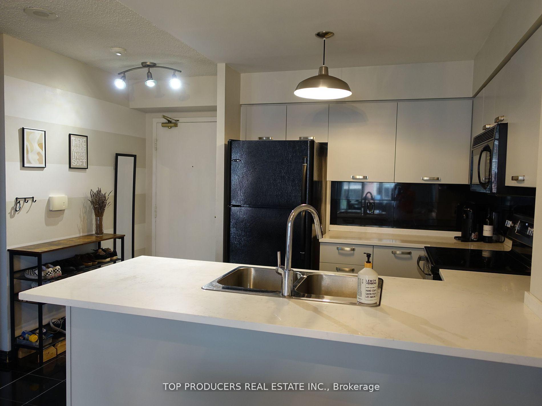 1 Bedroom Condo at 51 Harrison Garden,  Toronto For sale