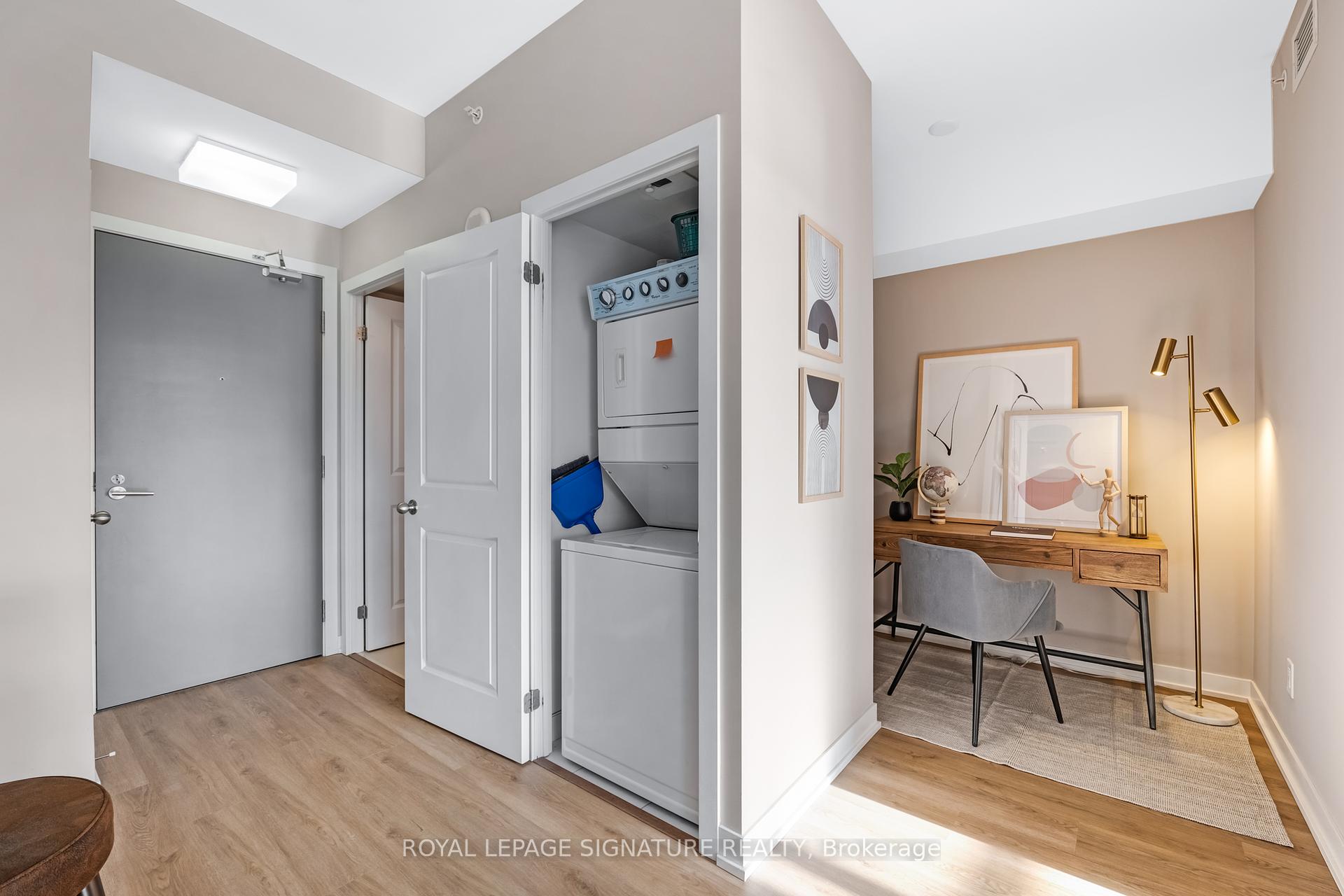 2 Bedrooms Condo at 8 Fieldway, Toronto For sale