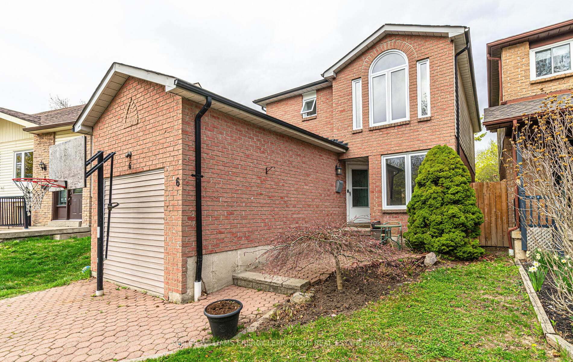 6 Goldring Drive, Whitby, ON L1P 1C1