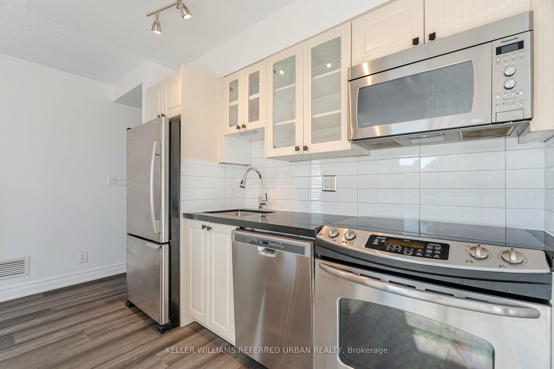 #318 - 600 Fleet Street, Toronto, ON M5V 1B7