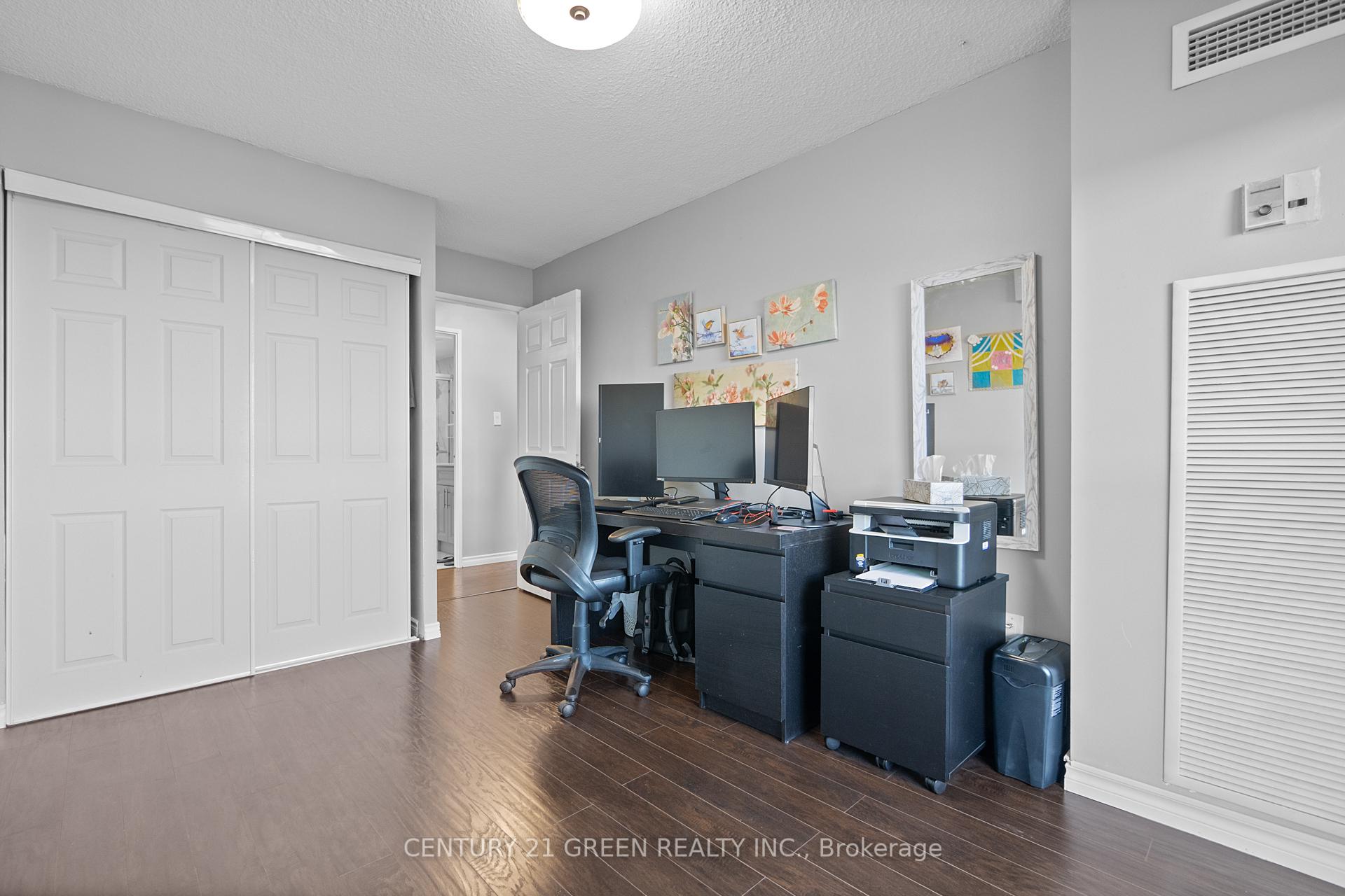 4 Bedrooms Condo at 1300 Mississauga Valleys, Mississauga For sale