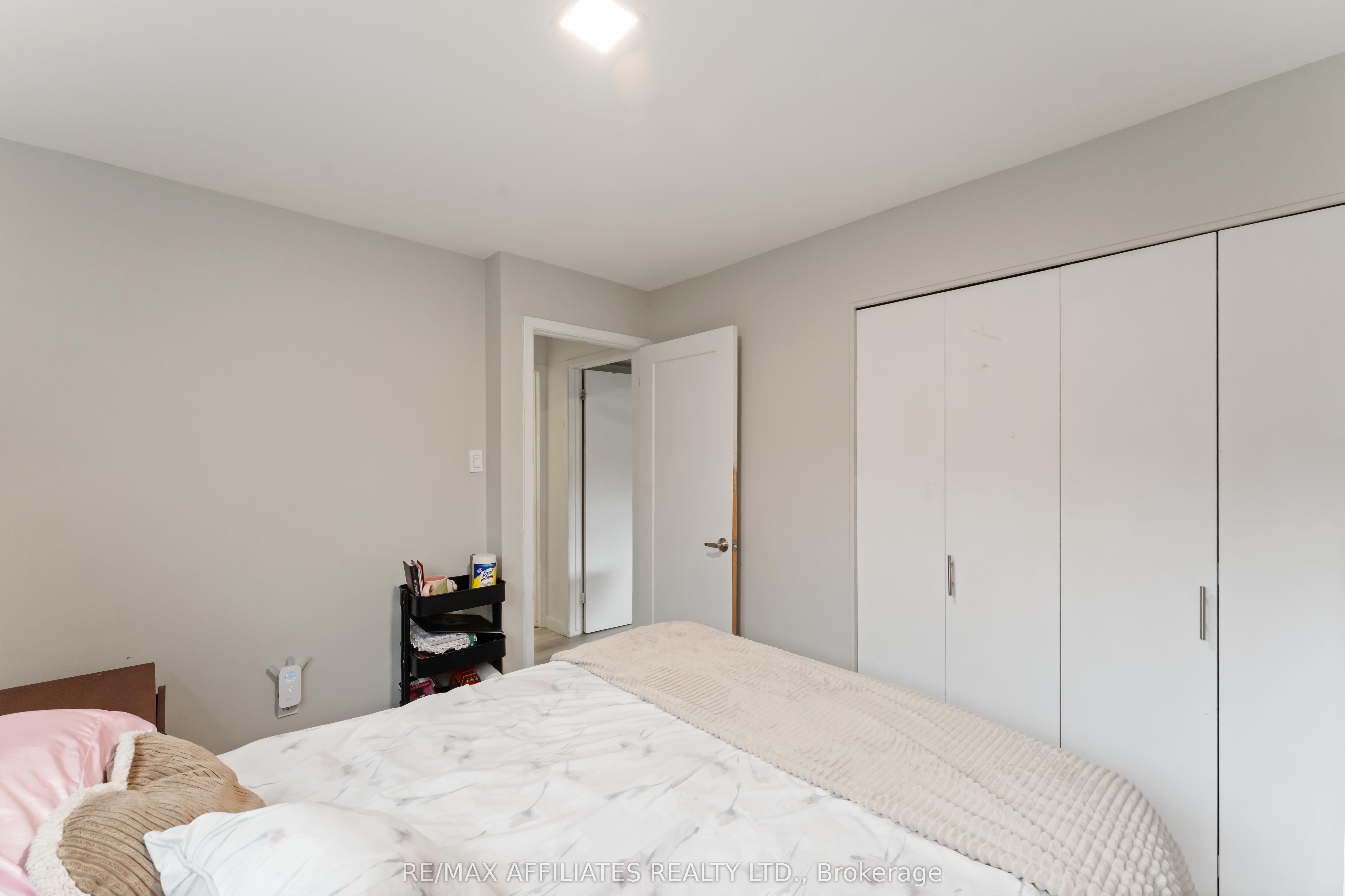 2 Teakwood Court