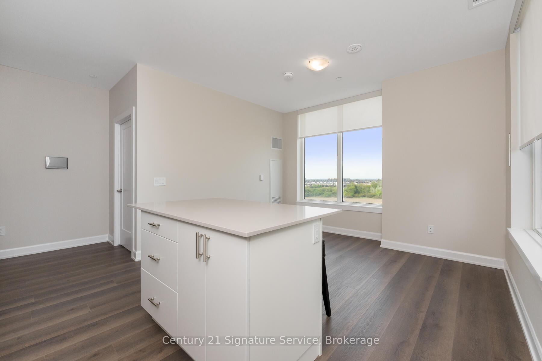 2 Bedrooms Condo at 3220 William Coltson, Oakville For sale