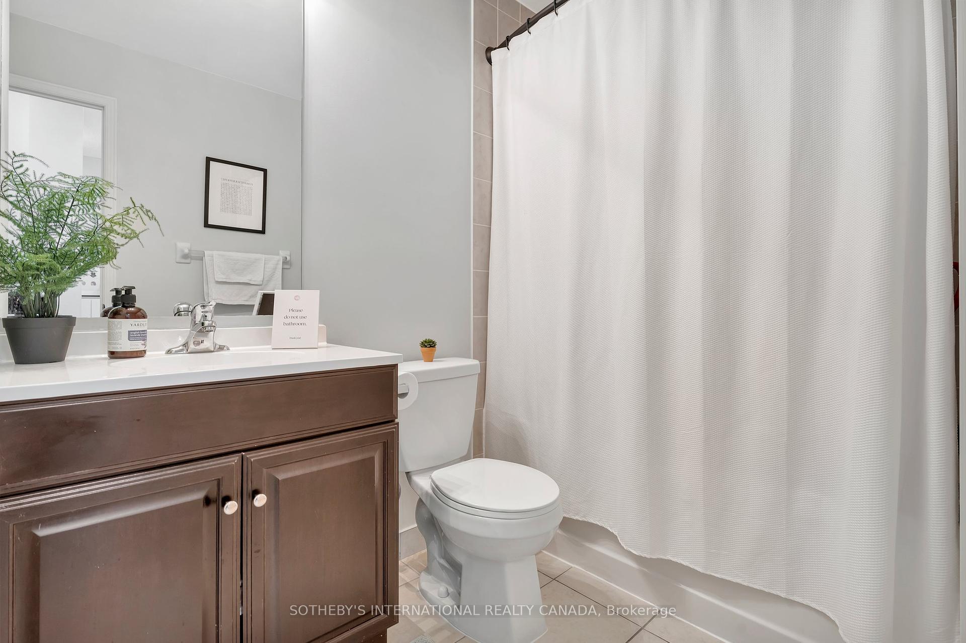 3 Bedrooms Condo at 339 Rathburn, Mississauga For sale