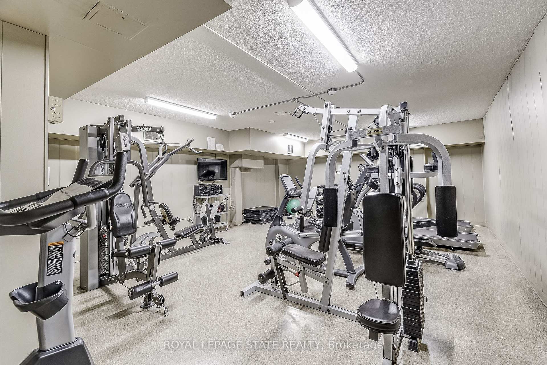 1 Bedroom Condo at 975 Warwick, Burlington For sale