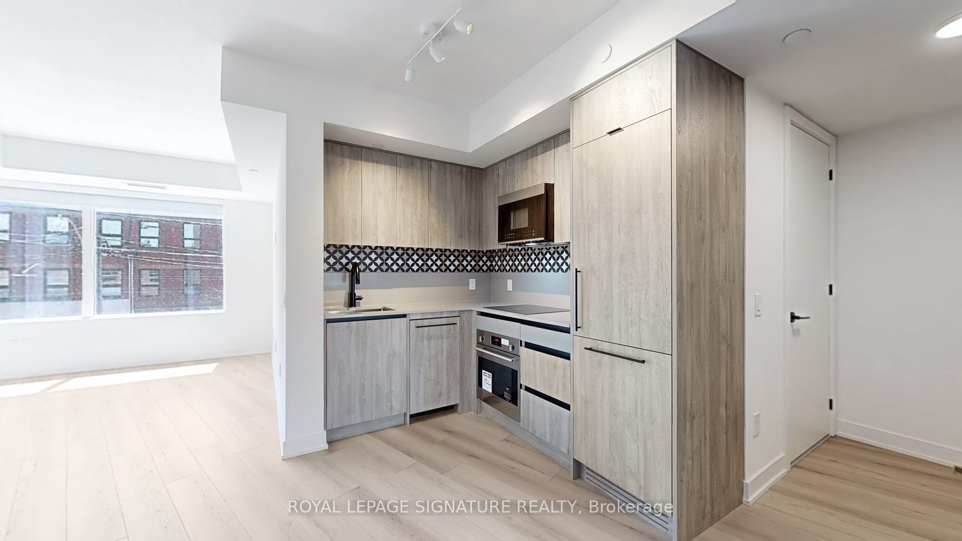 1200 Dundas Street W, #203