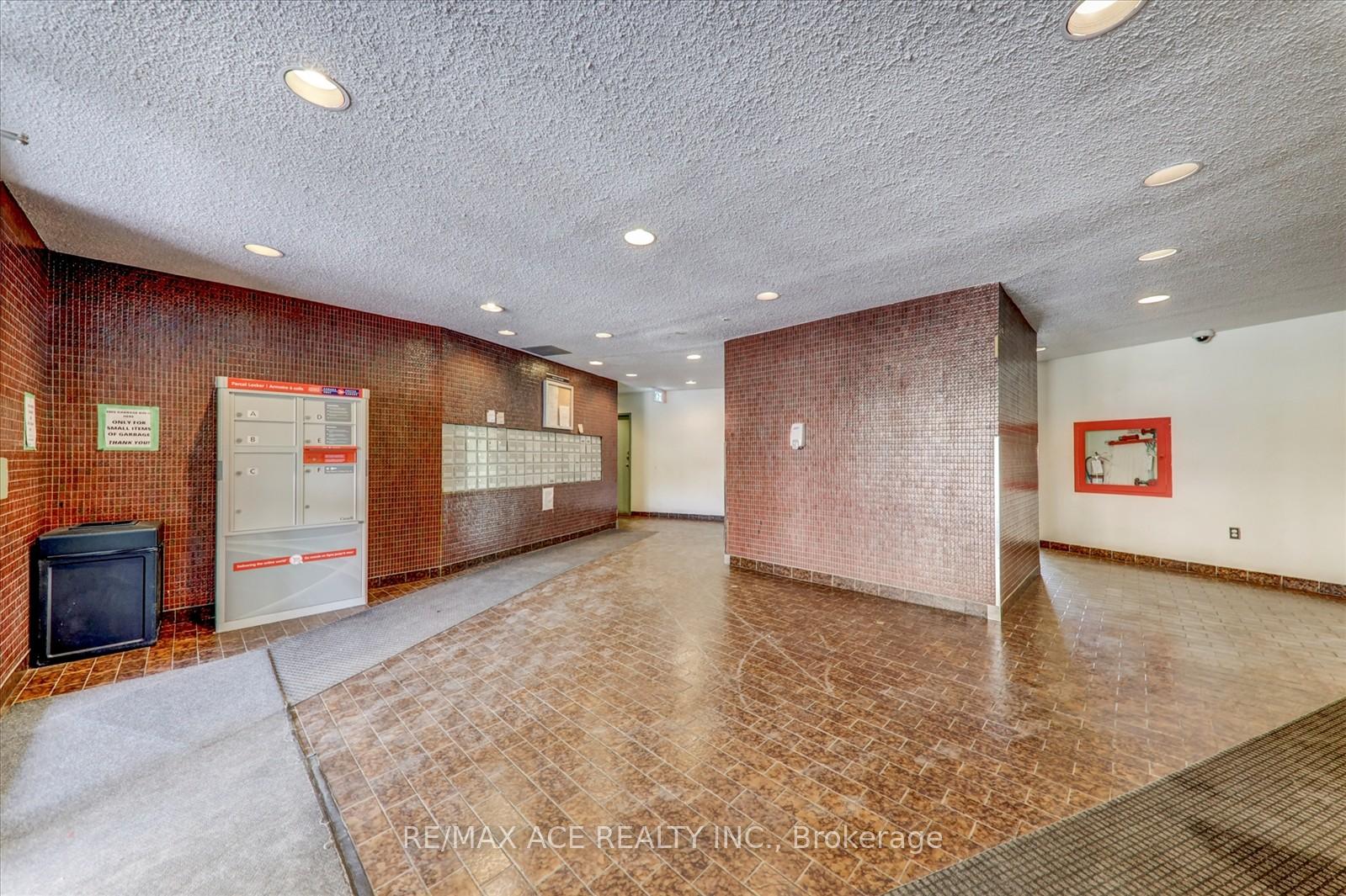 3 Bedrooms Condo at 100 Mornelle, Toronto For sale