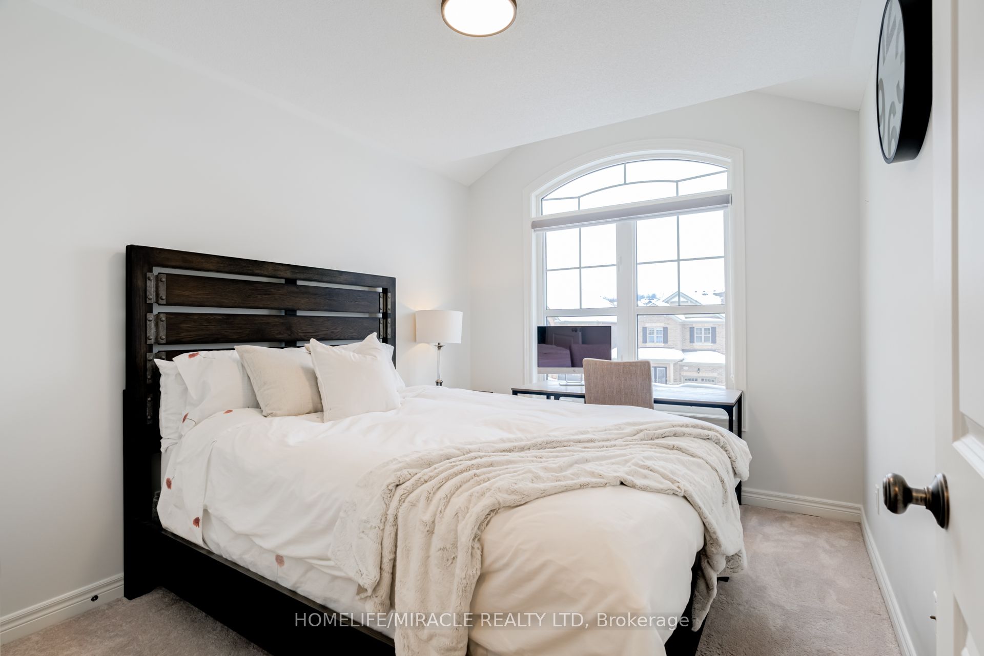 36 Hoard Avenue N