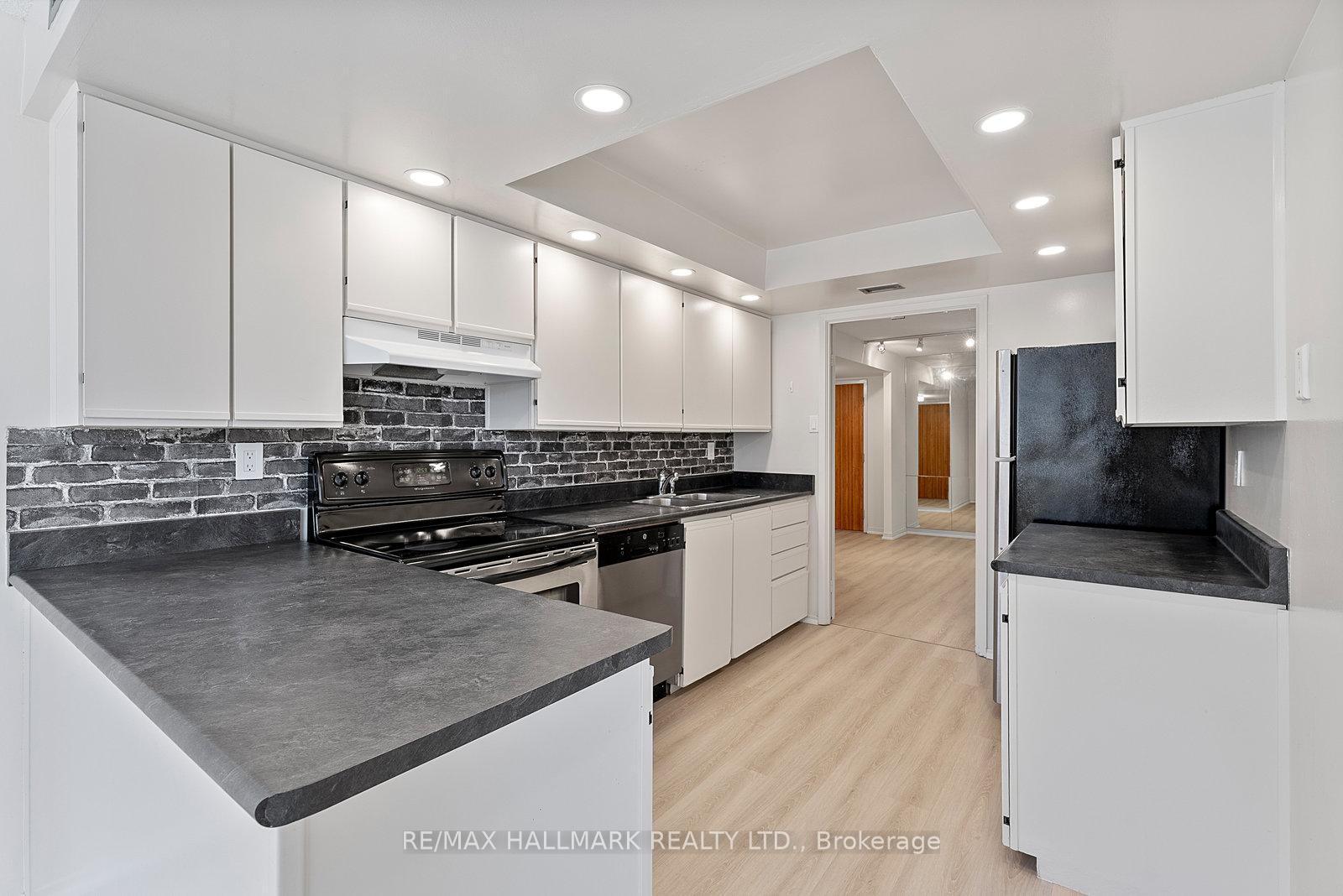3 Bedrooms Condo at 360 Bloor, Toronto For sale