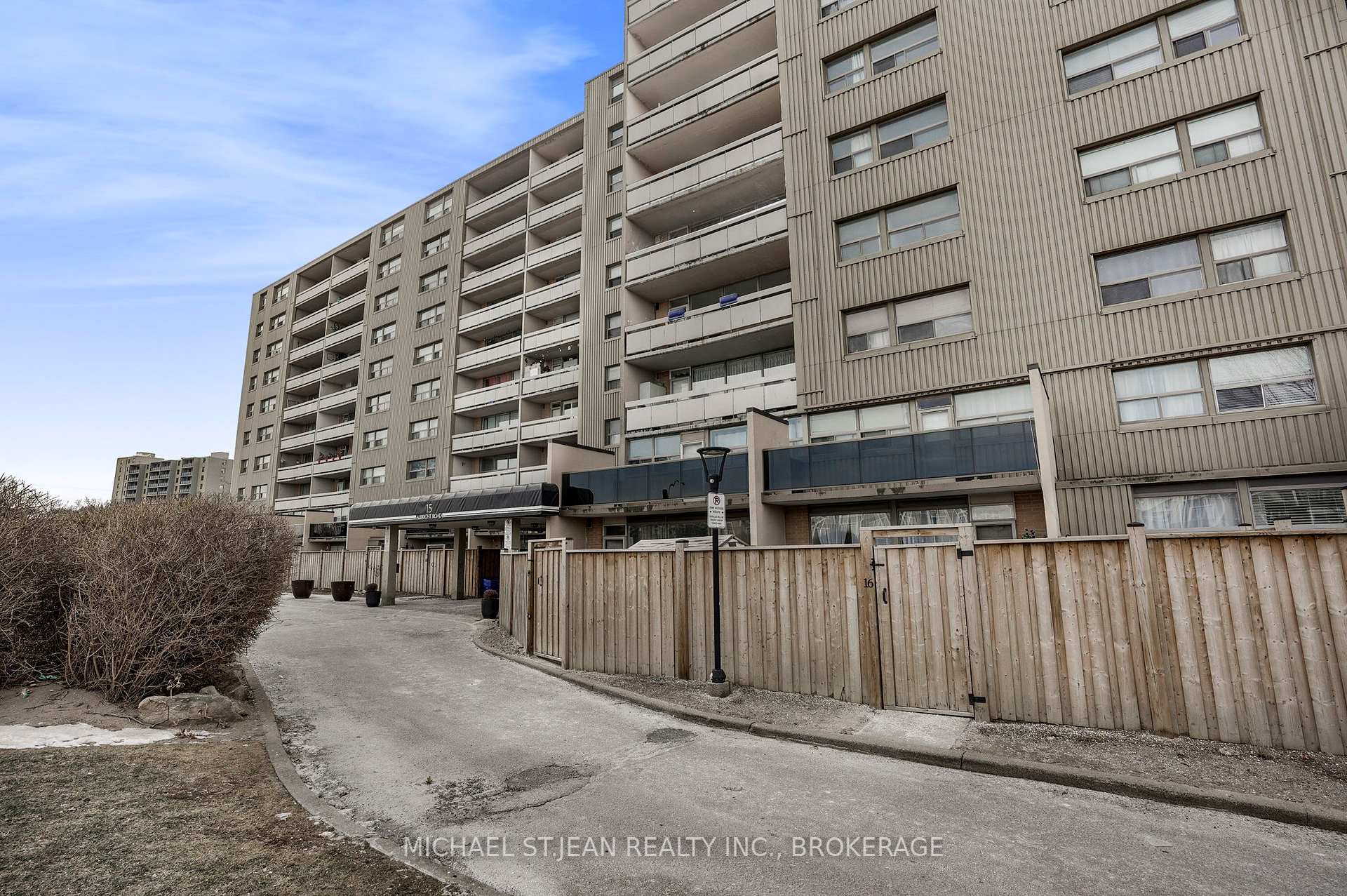 3 Bedrooms Condo at 15 Albright,  Hamilton For sale