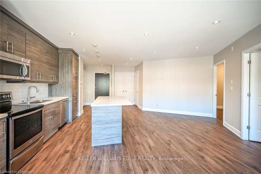 2 Bedrooms Condo at 2 King,  Hamilton For sale
