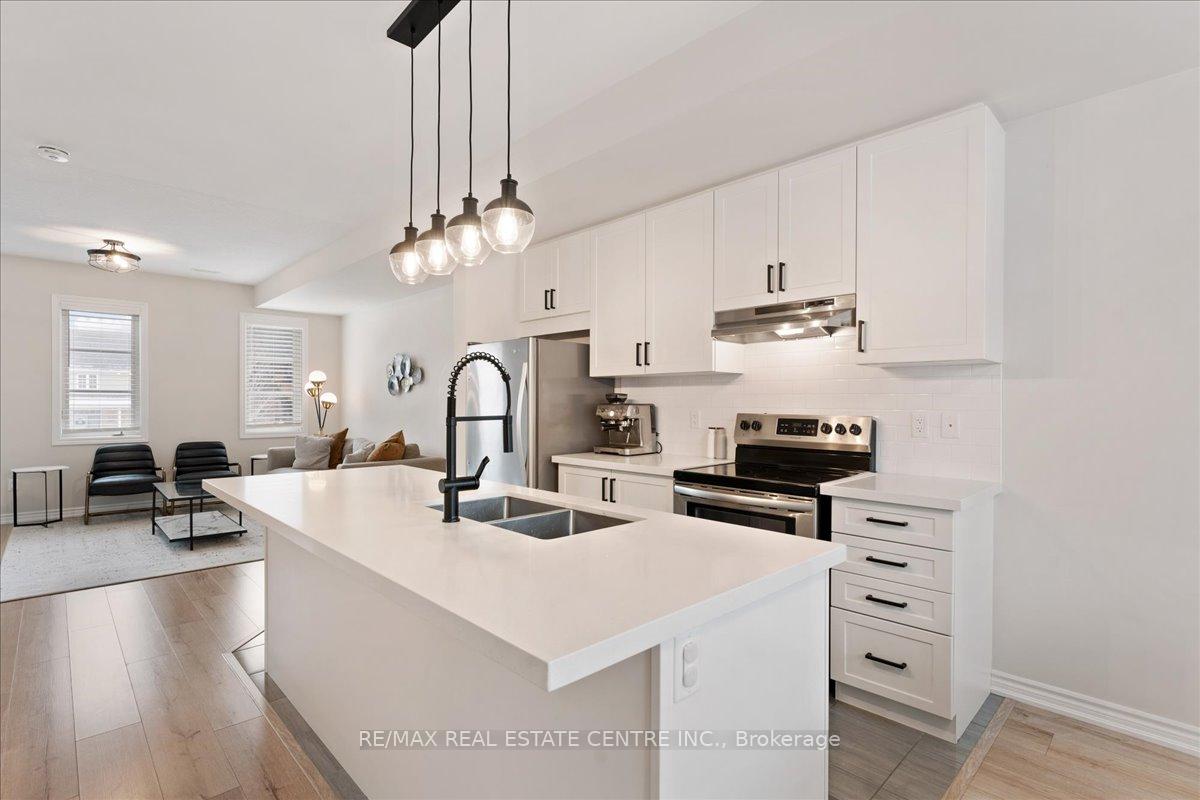2 Bedrooms Condo at 219 Dundas, Hamilton For sale