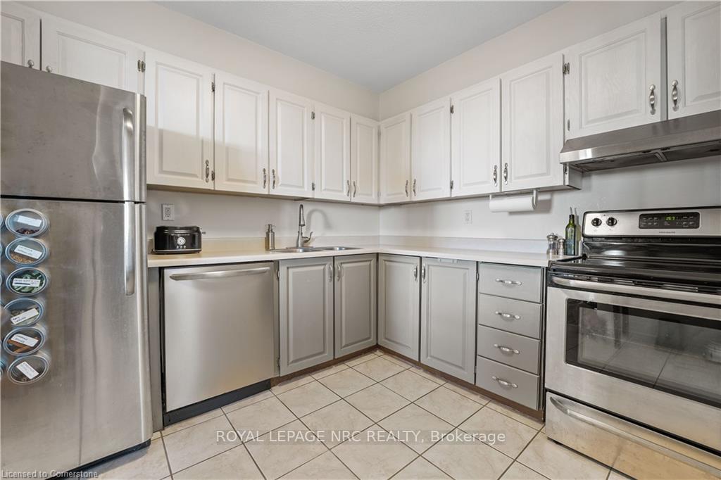 2 Bedrooms Condo at 500 GREEN,  Hamilton For sale