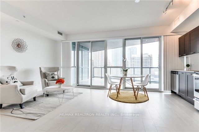 20 Bruyeres Mews, #1001