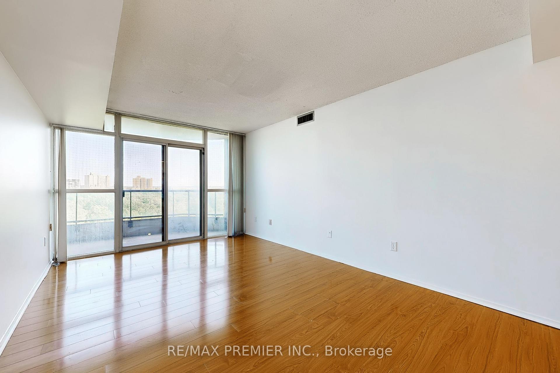 3 Bedrooms Condo at 1 Rowntree, Toronto For sale