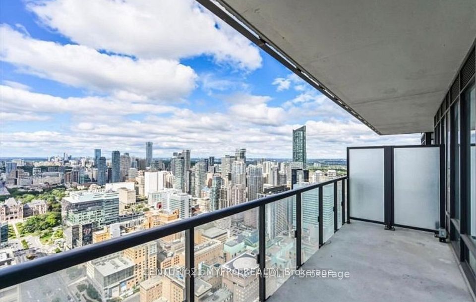 #2401 - 488 university Avenue, Toronto, ON M5G 1X3